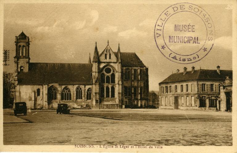 Soissons - L'Eglise Saint-Léger et l'Hôtel de Ville_0