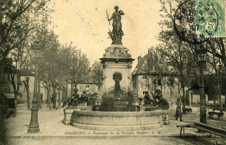 Soissons - Fontaine de la Grande Place_0