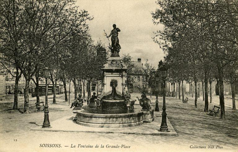 Soissons - La fontaine de la Grande-Place_0