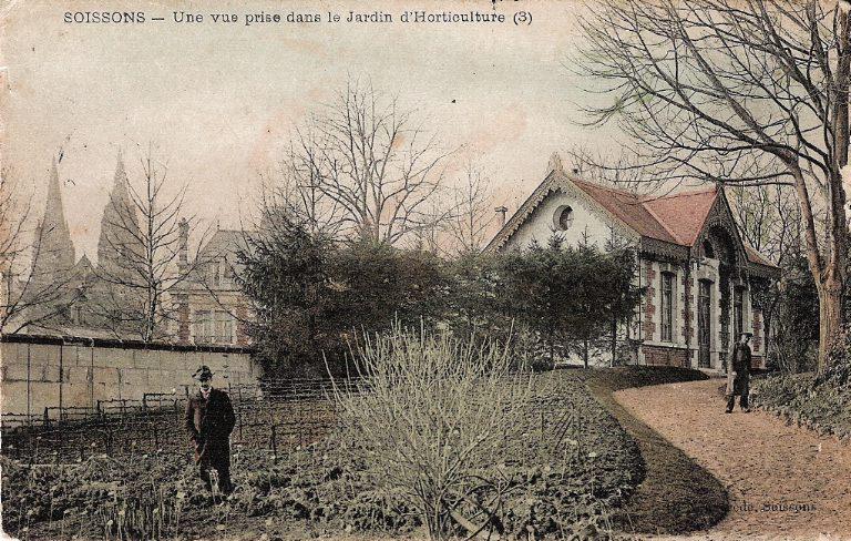 Soissons - Une vue prise dans le Jardin d'Horticulture_0