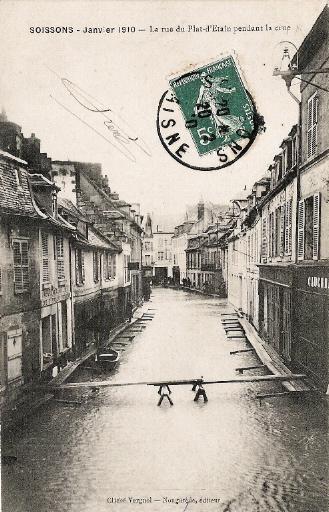 Soissons - janvier 1910 - La rue du Plat-d'Etain pendant la crue_0