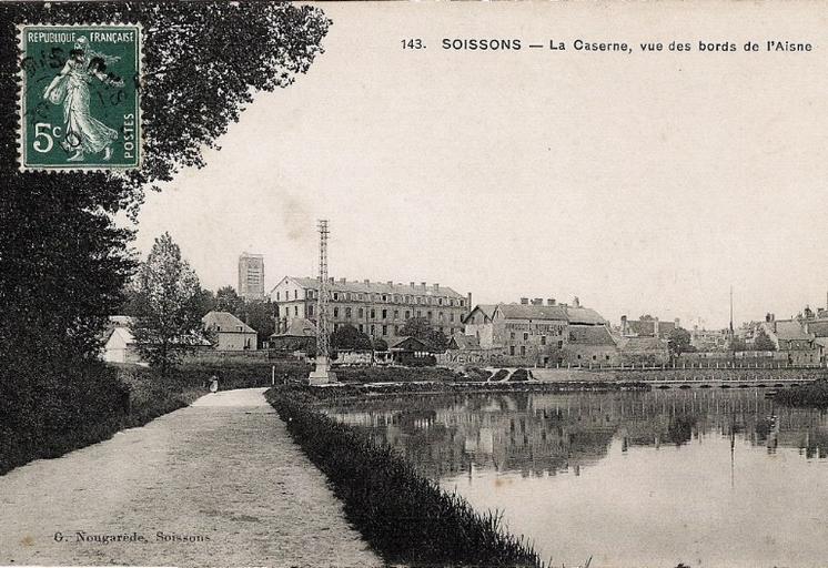 Soissons - La Caserne, vue des bords de l'Aisne_0