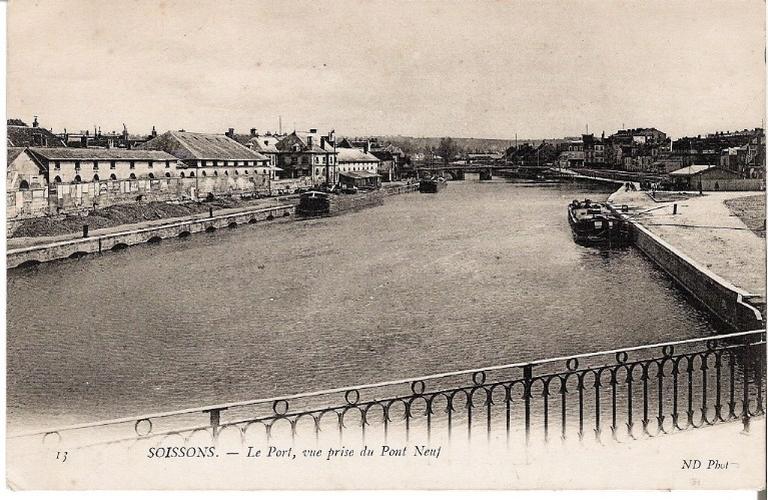 Soissons - Le Port, vue prise du Pont Neuf_0