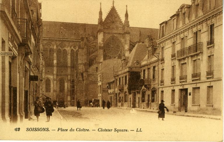 Soissons - Place du Cloître_0