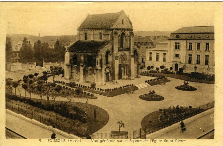 Soissons  (Aisne) - Vue générale sur le Square de l'Église Saint-Pierre_0