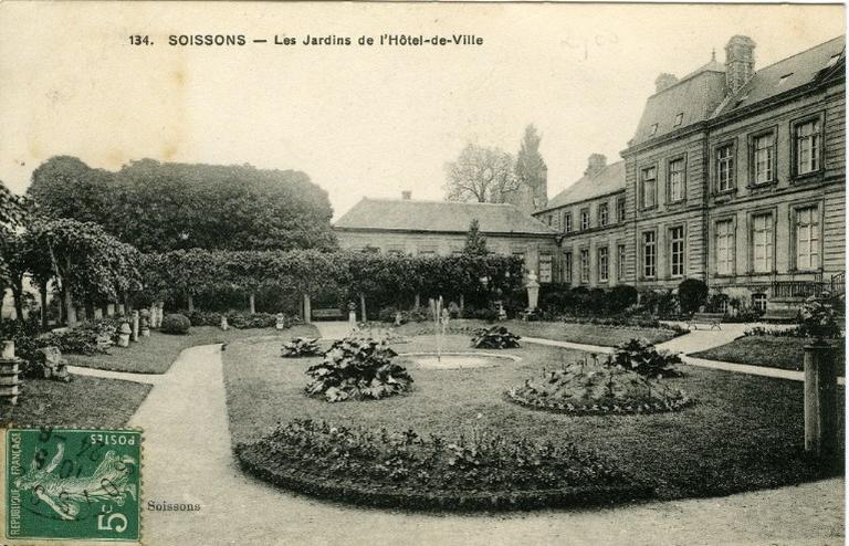 Soissons -  Les Jardins de l'Hôtel de Ville_0