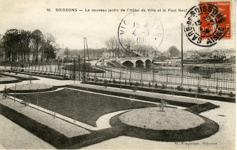 Soissons - Le nouveau jardin de l'Hôtel de Ville et le Pont Neuf_0
