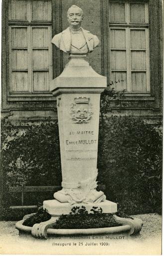 Soissons - Monument Emile MULLOT (inaugurée le 25 juillet 1909)_0