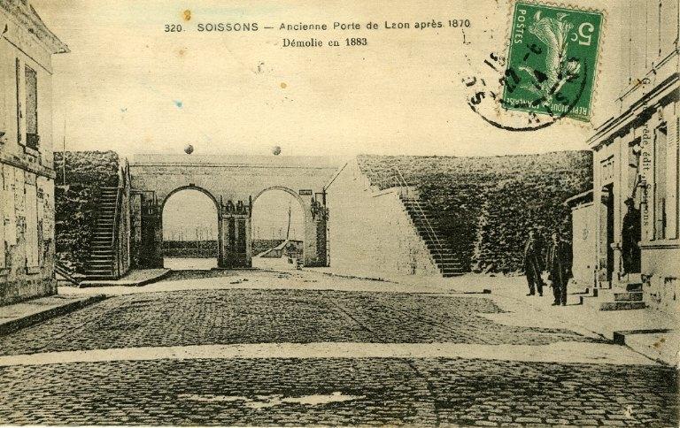 Soissons - Ancienne Porte de Laon après 1870 - Démolie en 1883_0