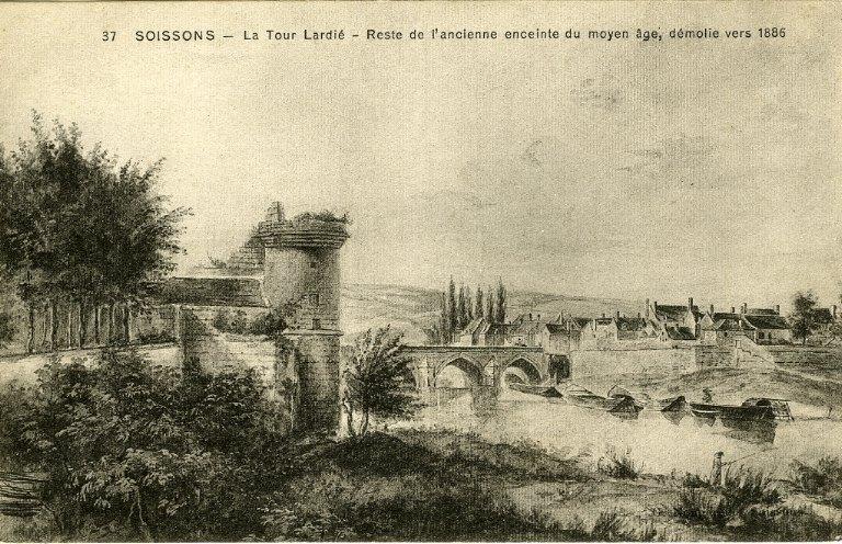 Soissons - La tour Lardié - Reste de l'ancienne enceinte du moyen-âge, démolie vers 1886_0