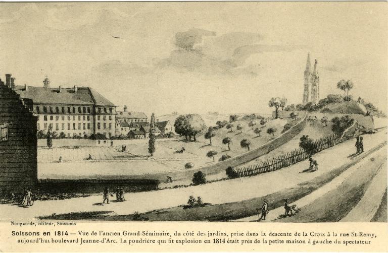 Soissons en 1814 - Vue de l'ancien Grand-Séminaire, du côté des jardins, prises dans la descente de la Croix à la rue St-Remy, aujourd'hui boulevard Jeanne-d'Arc. La poudrière qui fit explosion en 1814 était près de la petite maison à gauche du spectateur_0