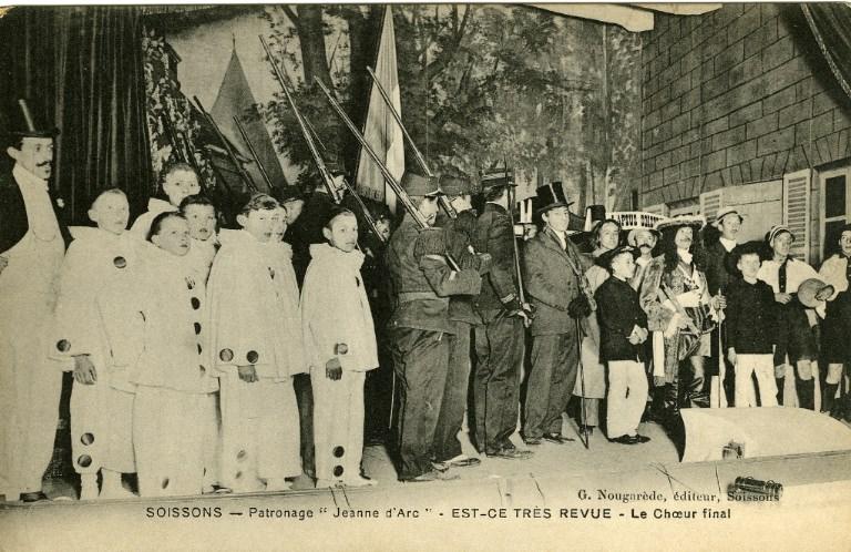 Soissons - Patronage 'Jeanne d'Arc' - Est-ce très revue - Le Choeur final_0