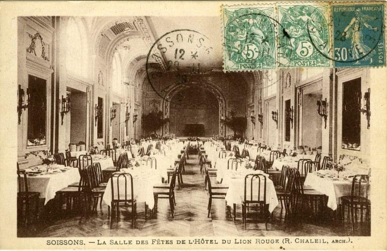 Soissons - La Salle des Fêtes de l'Hôtel du Lion Rouge (R. CHALEIL, architecte)_0