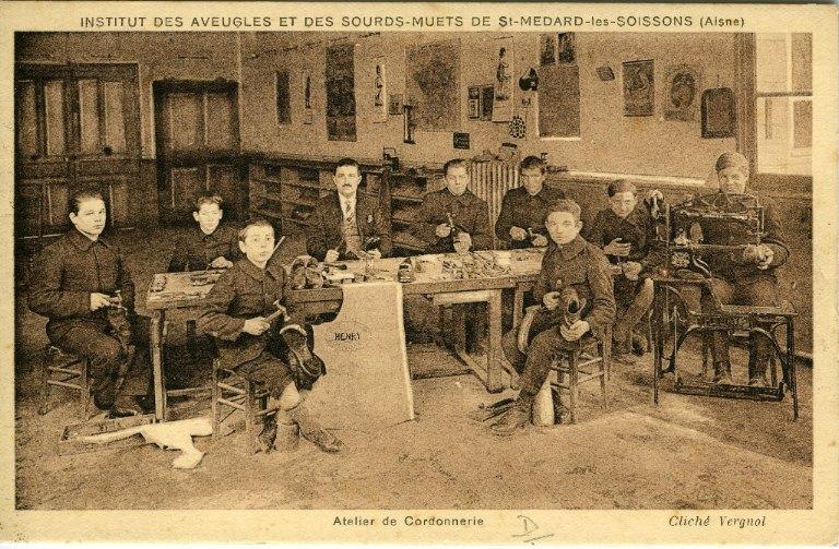 Soissons - Institut des Aveugles et des Sourds-Muets de Saint-Médard - Atelier de Cordonnerie_0