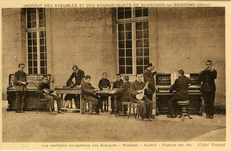 Soissons - Institut des Aveugles et des Sourds-Muets de Saint-Médard - Les multiples occupations des Aveugles - Musique-Accord-Facture.._0