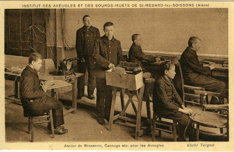Soissons - Institut des Aveugles et des Sourds-Muets de Saint-Médard - Atelier de Brosserie, Cannage etc. pour les Aveugles_0