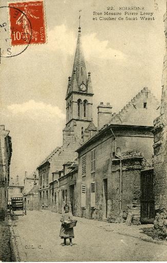 Soissons - Rue Messire Pierre Leroy et Clocher de Saint-Waast_0