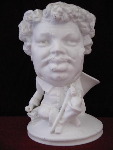 Statuette d'Alexandre Dumas père déguisé en mousquetaire_0