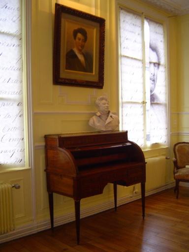 Bureau à cylindre de style Louis XVI_2