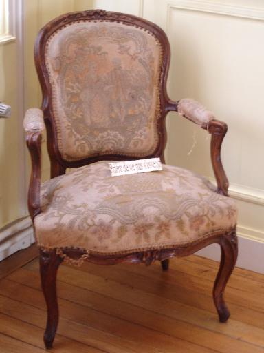 Fauteuil à la reine de style Louis XV_0
