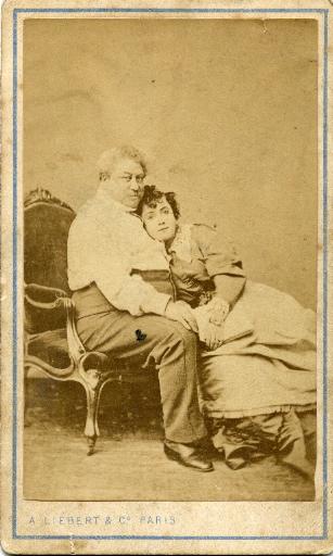 Alexandre Dumas père et Ada Menken assis_0