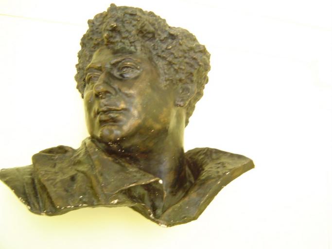 Moulage en plâtre de la tête et du col de la statue d'Alexandre Dumas père_0