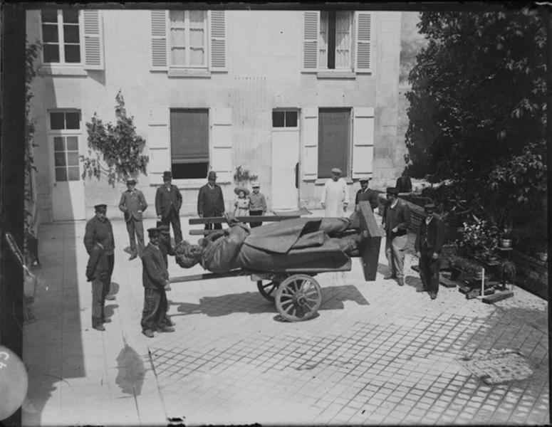 Installation de la statue d'Alexandre Dumas_0