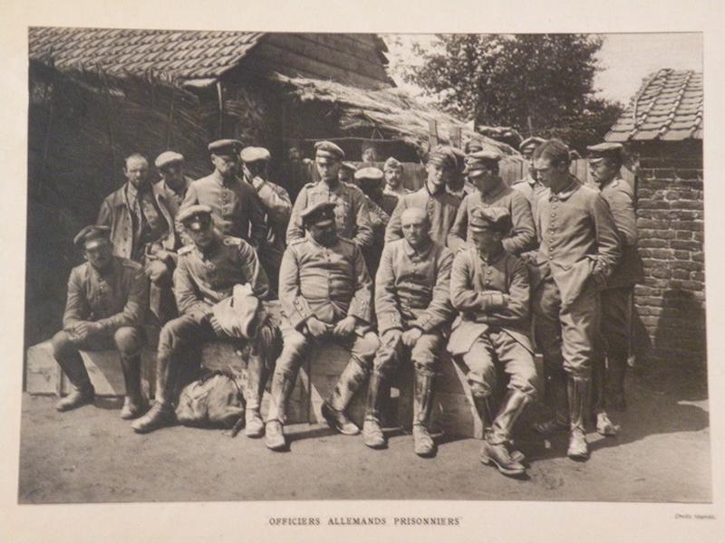 Joffre et Foch - La Grand'Place d'Ypres-la-Silencieuse - Officiers allemands prisonniers_2