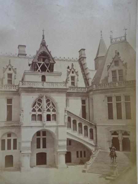 Pierrefonds - Cour - Côté du Beffroy - Dupré-Compiègne, Dupre, 3e quart 19e siècle