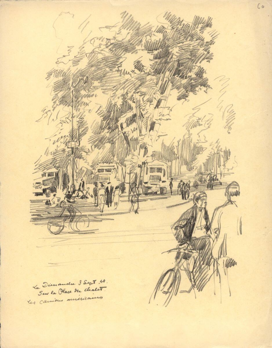 Cyclistes en train de converser et véhicules militaires au second plan, Senlis place du Chalet_0