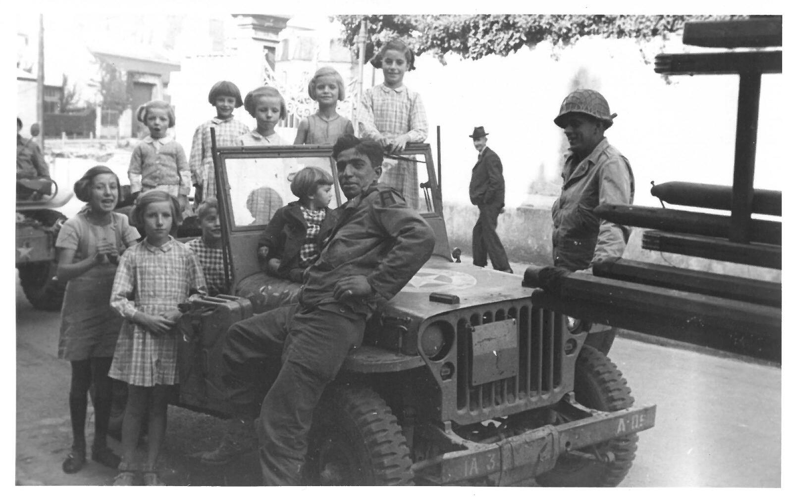 Arrivée des Américains, rue de la République à Senlis, 1er septembre 1944_0