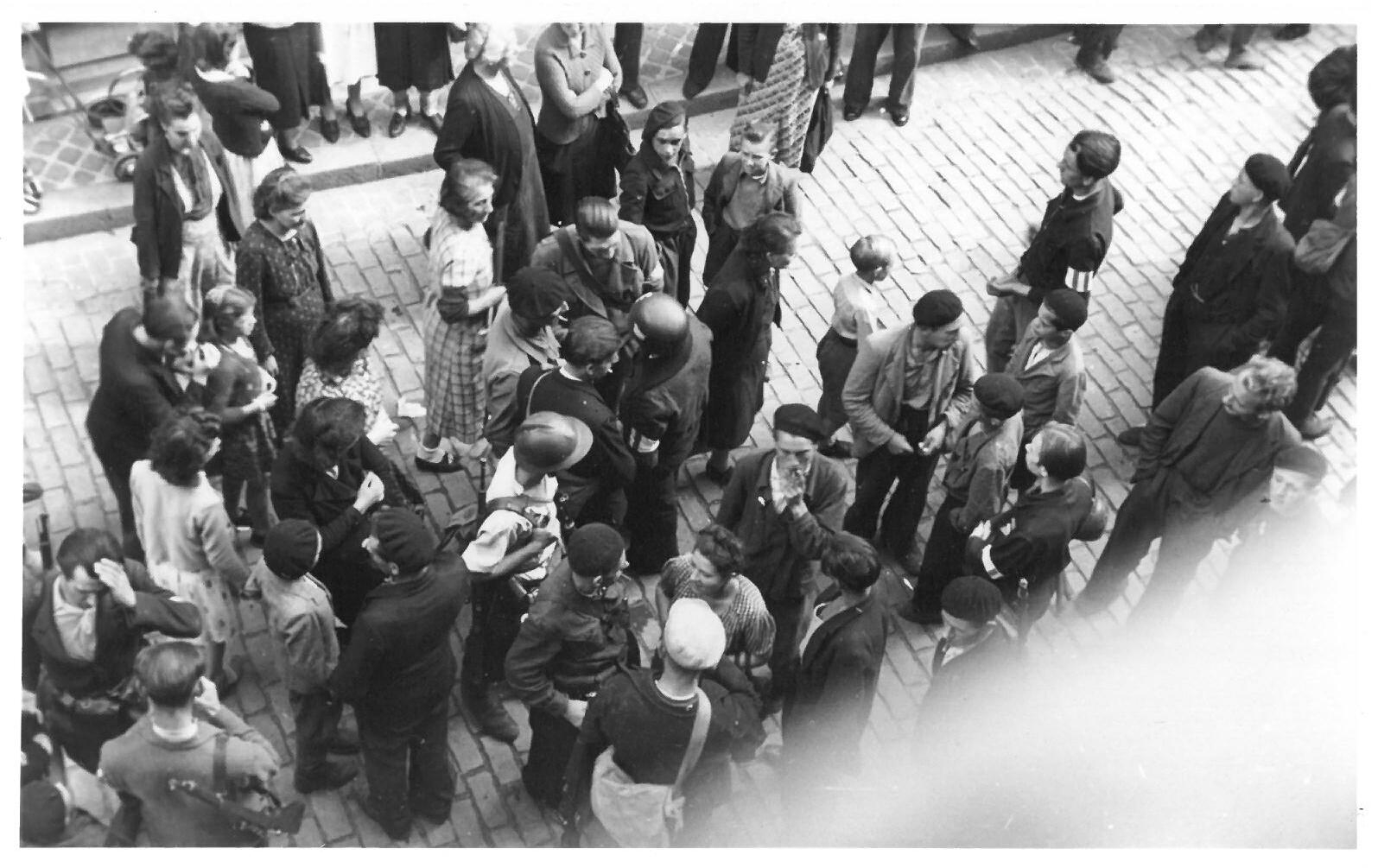 Arrivée des Américains, devant la mairie de Senlis, 1er septembre 1944_0