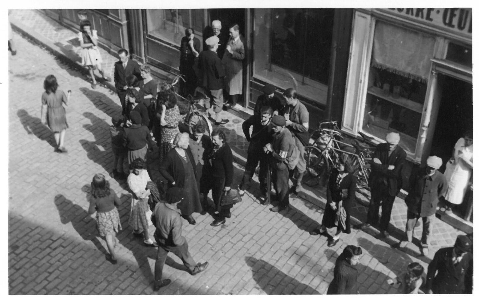 Arrivée des Américains, devant la mairie de Senlis, 2 septembre 1944_0