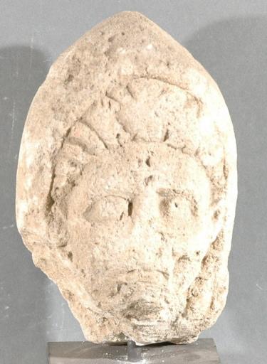 Ex-voto du temple de la forêt d'Halatte, tête de femme_0