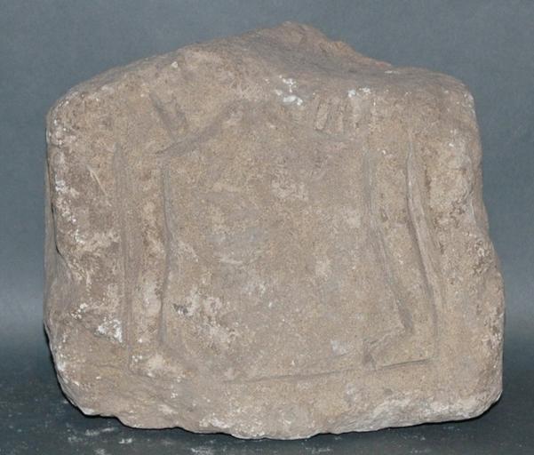 Ex-voto du temple de la forêt d'Halatte, stèle avec deux hommes