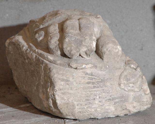 Pied, statue (fragment)_0