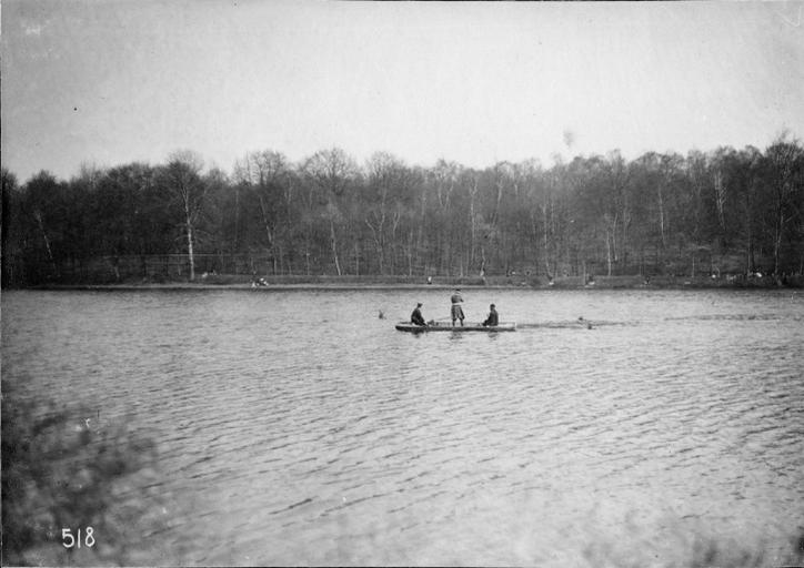 Photographie extraite d'un album de 56 photographies : équipages Chantilly et Par Monts et Vallons. Bat l'eau de cerf, Eugène de Rozycki, 4e quart 19e siècle, 1er quart 20e siècle