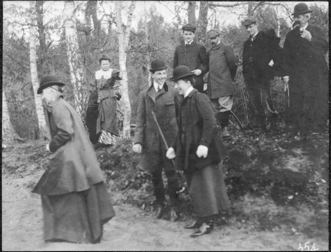 Photographie extraite d'un album de 56 photographies : équipages Chantilly et Par Monts et Vallons, Eugène de Rozycki, 4e quart 19e siècle, 1er quart 20e siècle