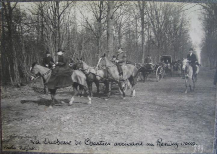 Equipage du duc de Chartres. La duchesse de Chartres en amazone et autres veneurs en forêt, Eugène de Rozycki, 1894-1910