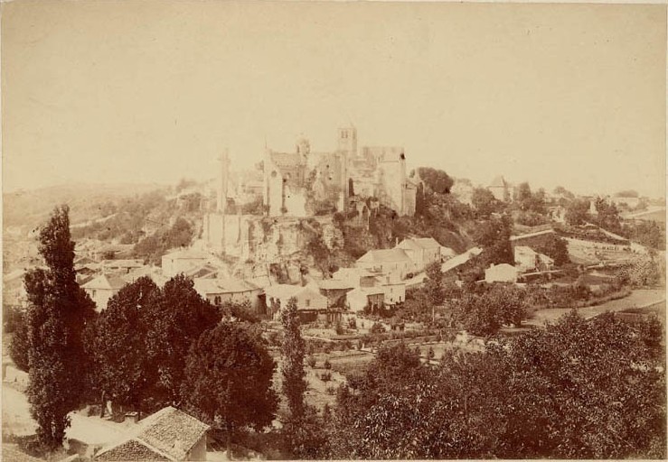Vue générale de la Ville-Haute de Chauvigny_0