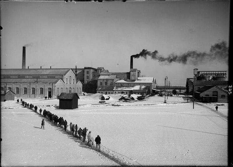 Sortie d'usine sous la neige, Carle Naudot, 1910 vers