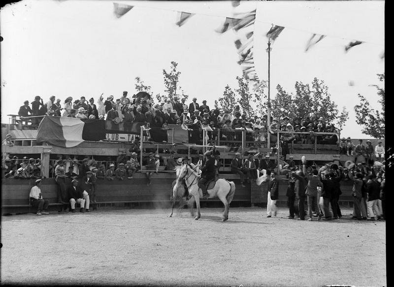 Fête aux arènes, Carle Naudot, 1906 entre,1914 et