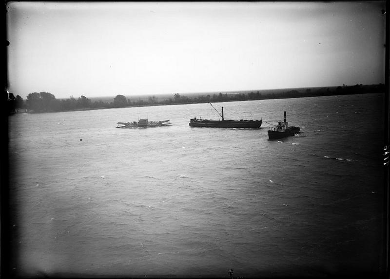 Sur le Grand Rhône_0