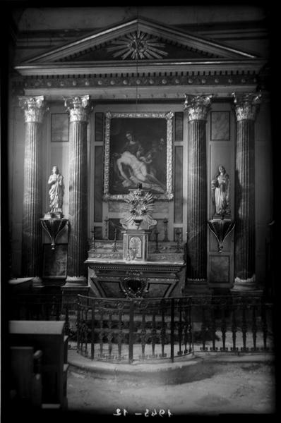 Intérieur d'église_0