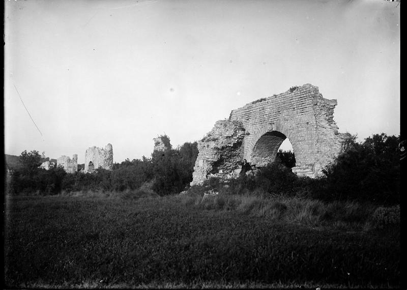 Ruines de l'aqueduc de Barbegal_0