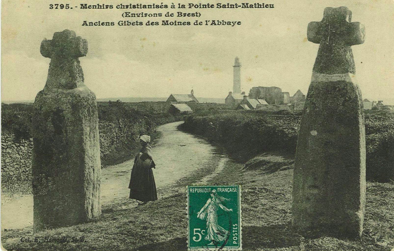 Menhirs christianisés à la Pointe Saint-Mathieu - Anciens Gibets des Moines de l'Abbaye_0