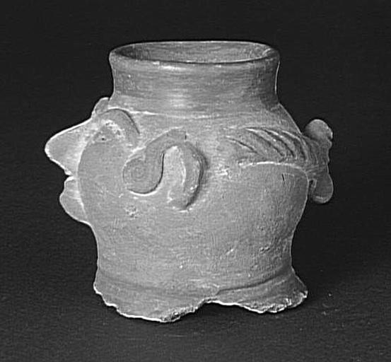 Vase (fragment, céphalomorphe)_0