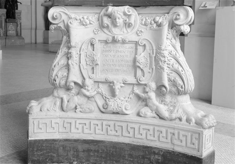 Soubassement du monument du coeur du roi Henri II (Saint-Germain-en-Laye, 1519-Paris, 1559)_0