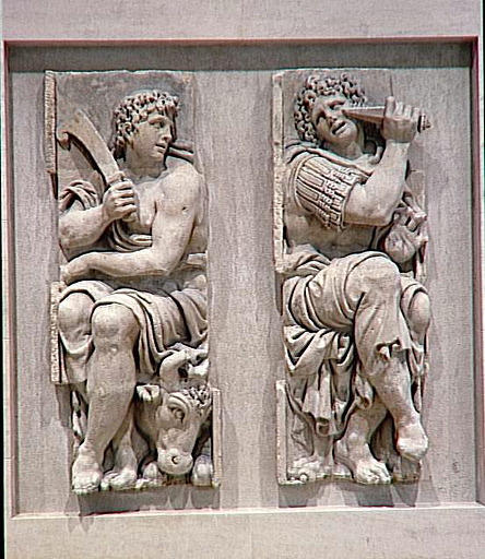 Ensemble de huit reliefs de pierre provenant de l'attique sud de la Cour carrée du Louvre_0