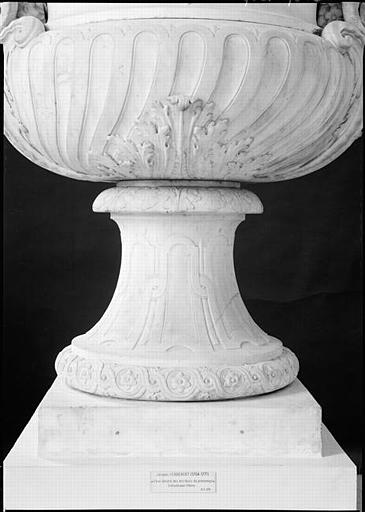 VASE DECORE DES ATTRIBUTS DU PRINTEMPS_3